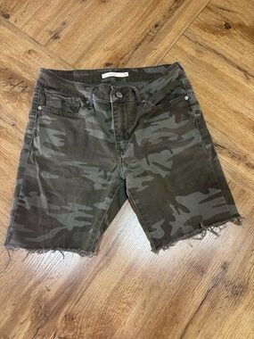Levi's Women's Camo Jean Shorts - Olive Green